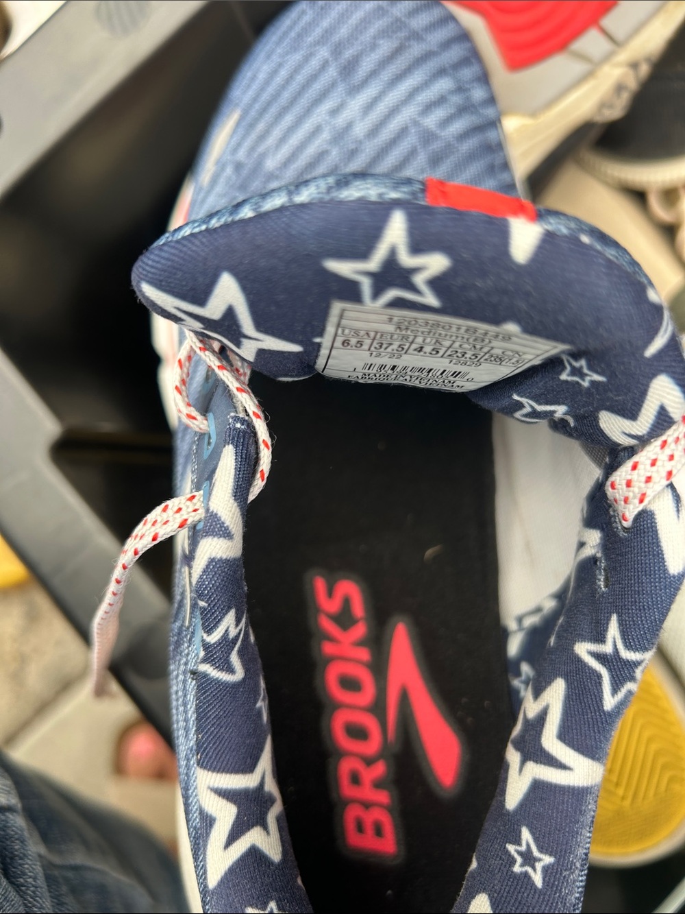 Brooks Kids Navy & White Star Lace-Up Sneakers with Red Accents